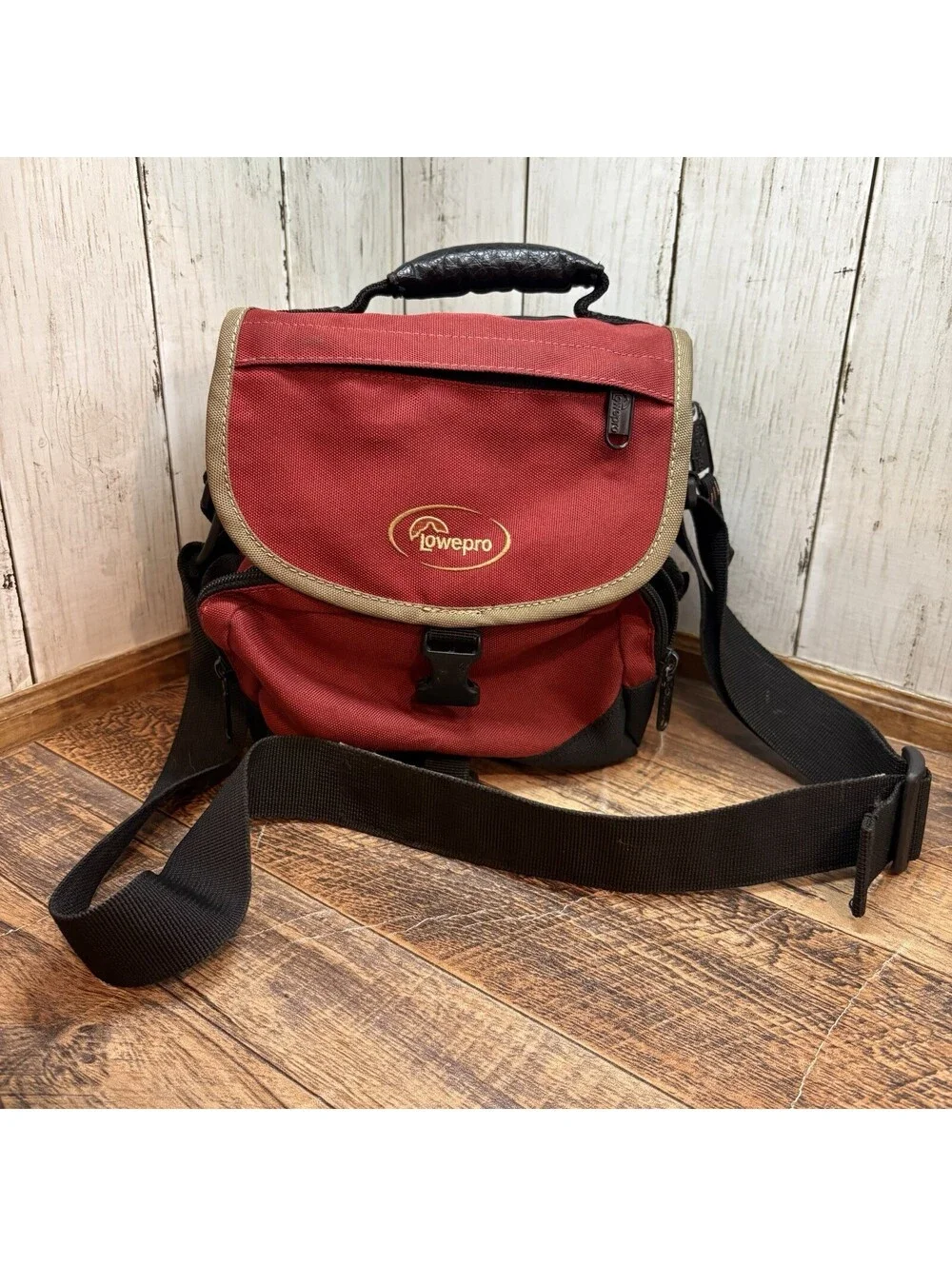 Lowepro Camera Bag Padded Handle Strap Maroon Carry Tote Case Outdoor Hiking